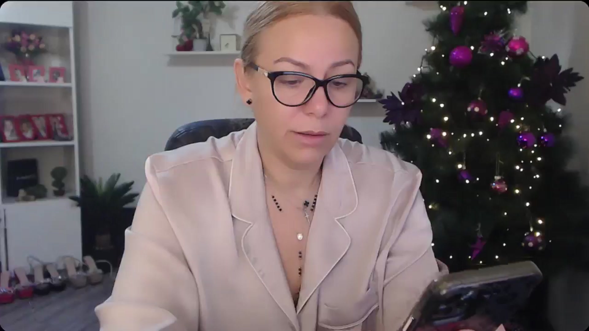 Gallery image thumbnail from A_baby_Boo's myfreecams stream on, 12/22/2025, 07:41 image 9 of 20