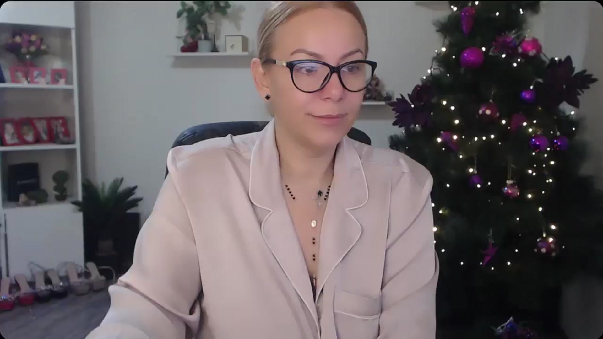 Gallery image thumbnail from A_baby_Boo's myfreecams stream on, 12/22/2025, 07:41 image 18 of 20