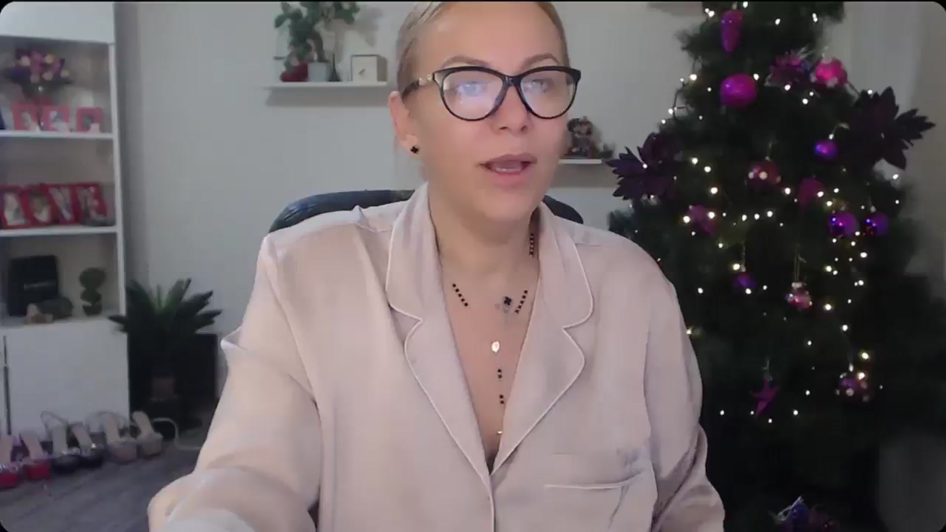 Gallery image thumbnail from A_baby_Boo's myfreecams stream on, 12/22/2025, 07:41 image 2 of 20
