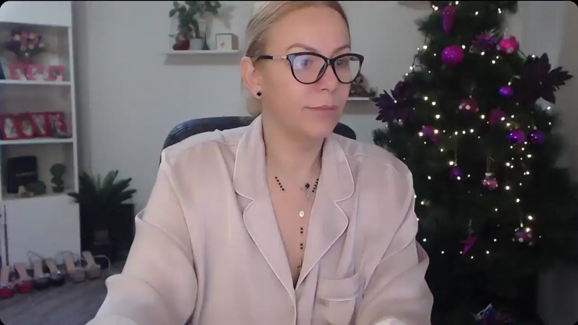 Gallery image thumbnail from A_baby_Boo's myfreecams stream on, 12/22/2025, 07:41 image 12 of 20