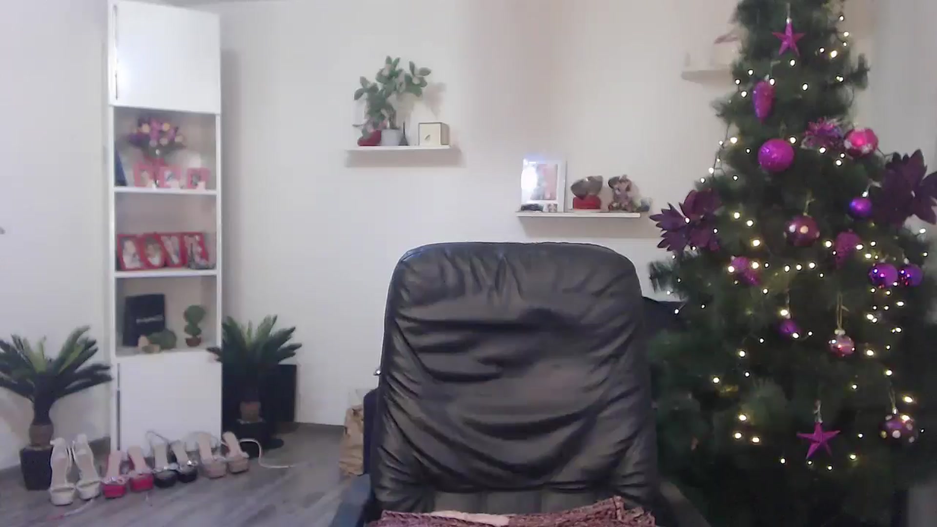 Gallery image thumbnail from A_baby_Boo's myfreecams stream on, 12/26/2025, 22:30 image 4 of 20