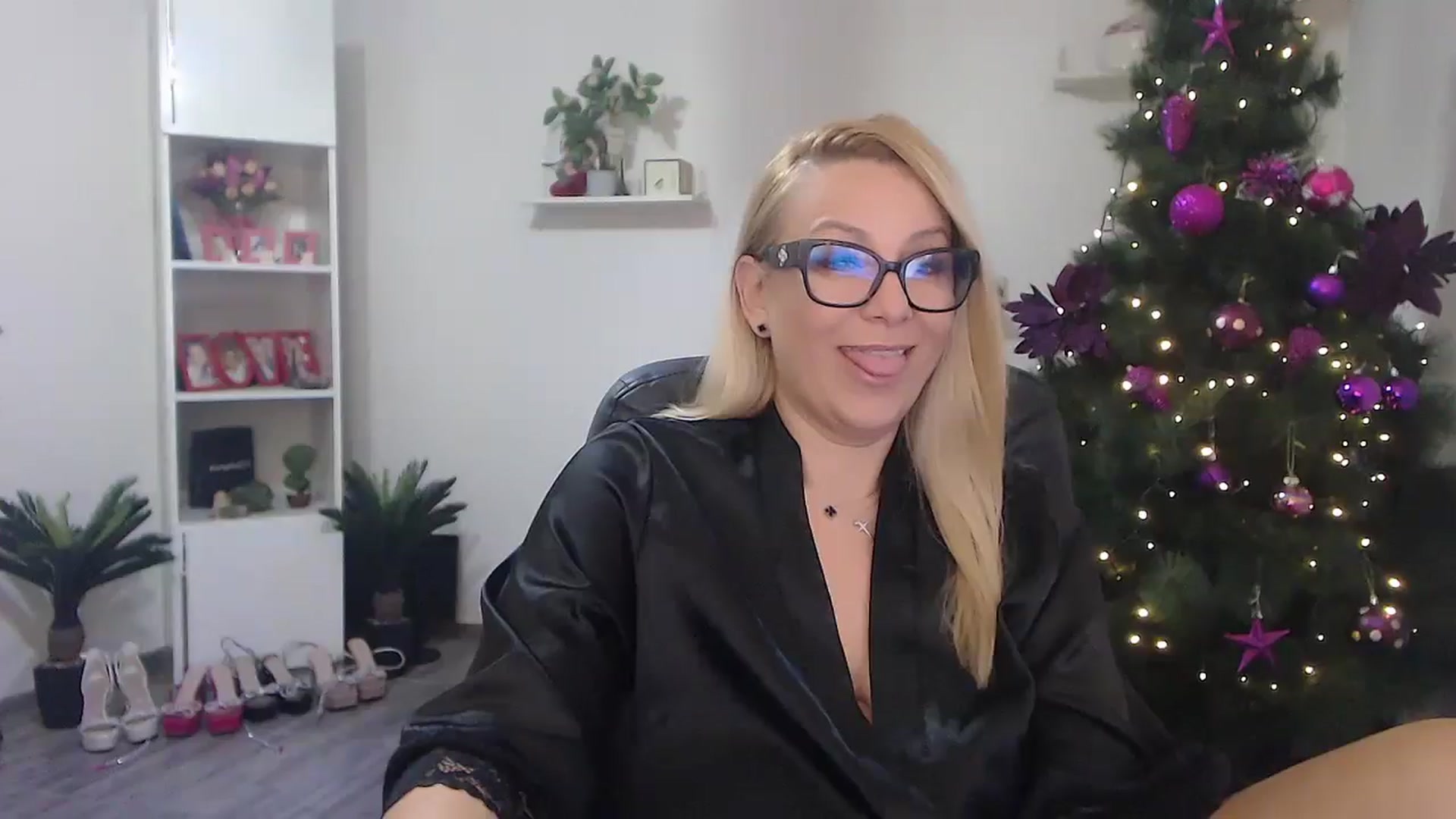 Gallery image thumbnail from A_baby_Boo's myfreecams stream on, 12/28/2025, 19:55 image 14 of 20