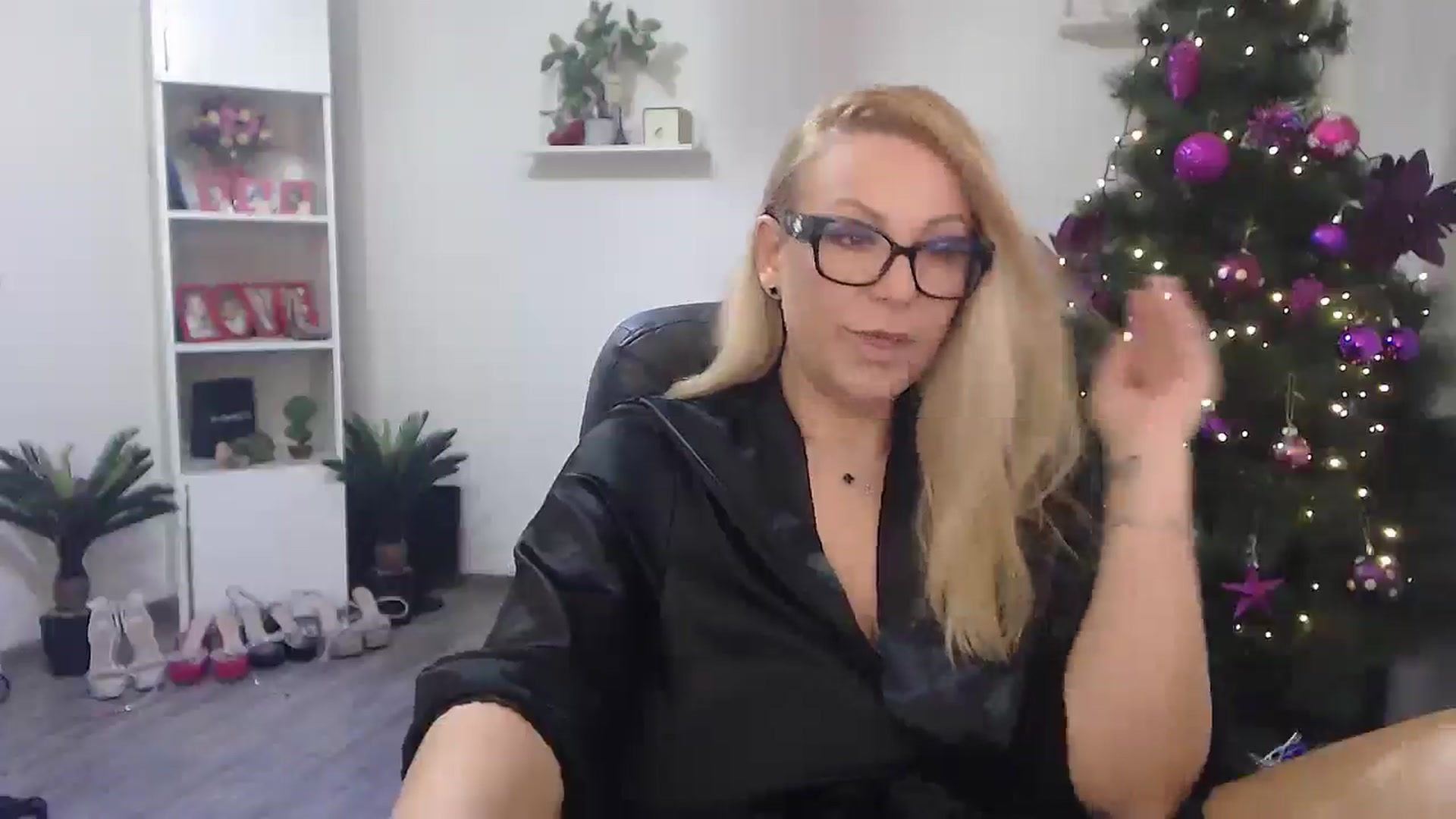 Gallery image thumbnail from A_baby_Boo's myfreecams stream on, 12/28/2025, 19:55 image 10 of 20
