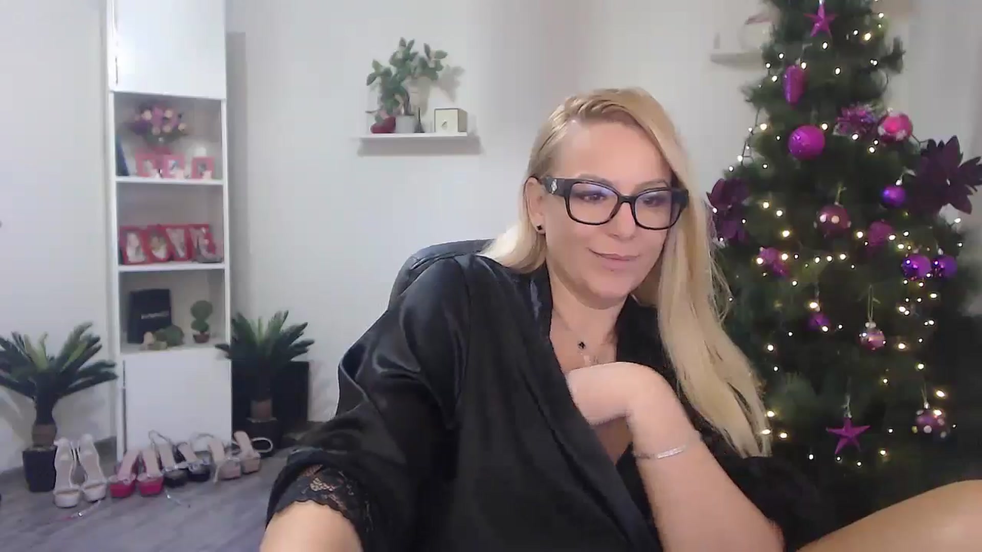 Gallery image thumbnail from A_baby_Boo's myfreecams stream on, 12/28/2025, 19:55 image 12 of 20