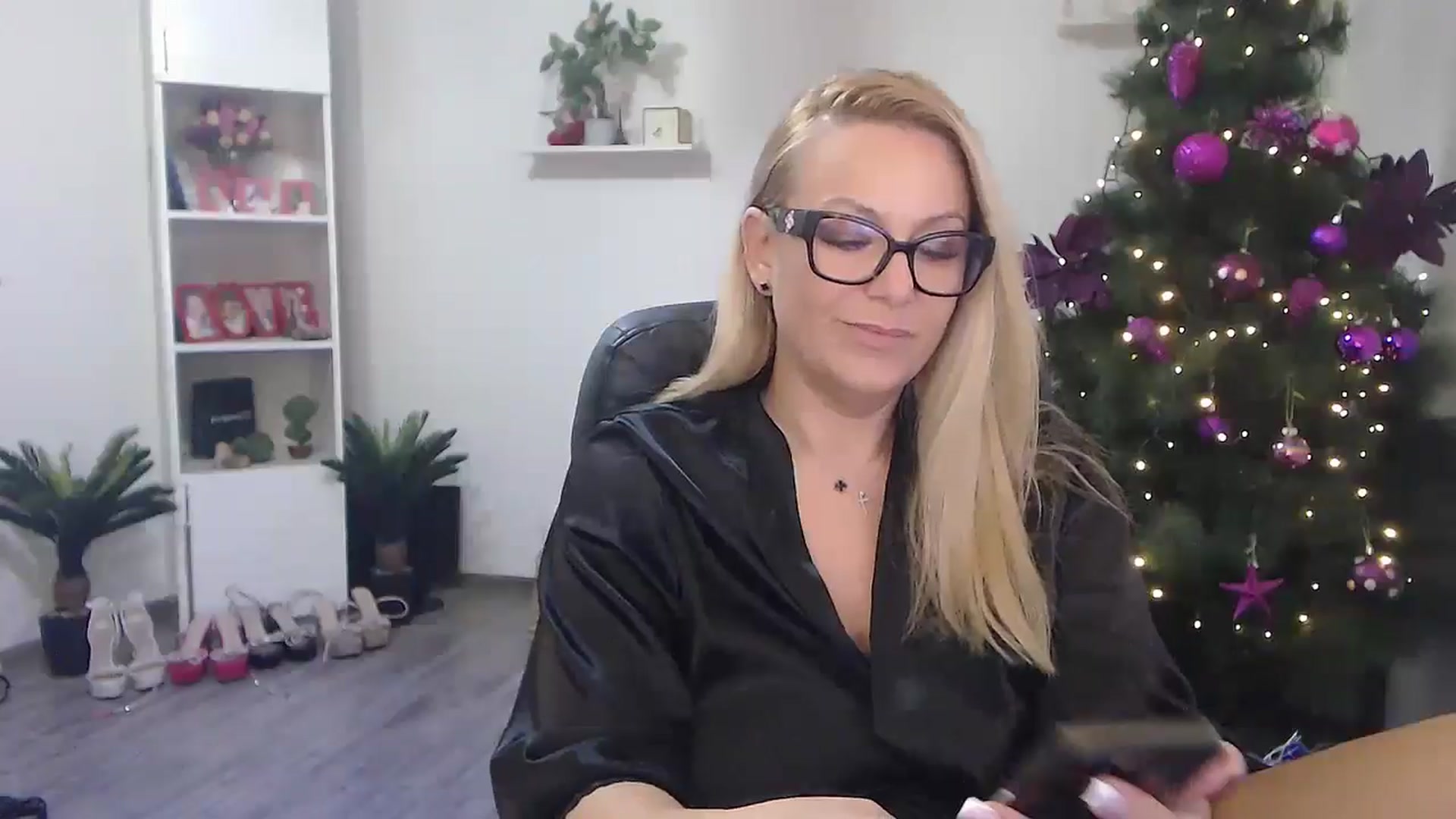 Gallery image thumbnail from A_baby_Boo's myfreecams stream on, 12/28/2025, 19:55 image 8 of 20