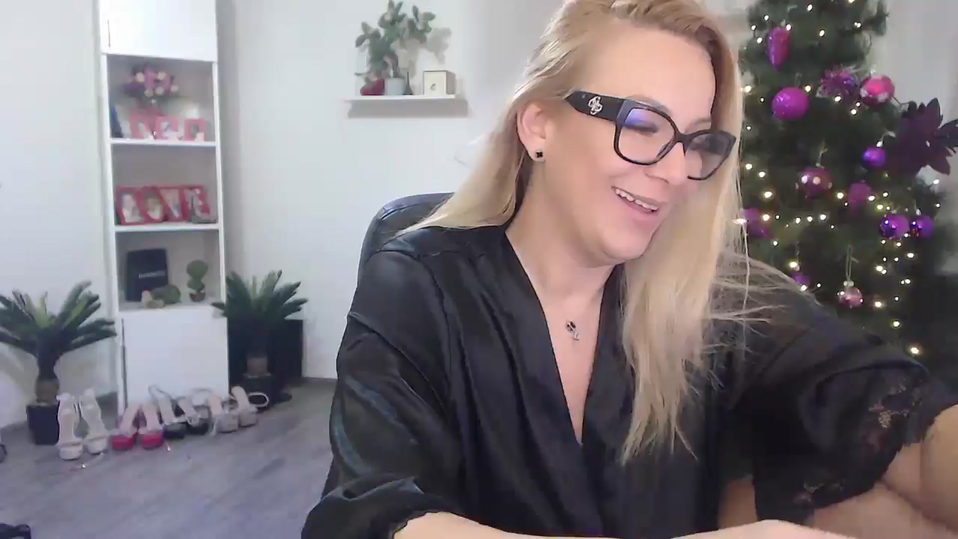 Gallery image thumbnail from A_baby_Boo's myfreecams stream on, 12/28/2025, 19:55 image 7 of 20
