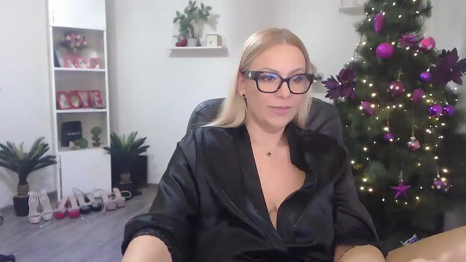 Gallery image thumbnail from A_baby_Boo's myfreecams stream on, 12/28/2025, 19:55 image 5 of 20
