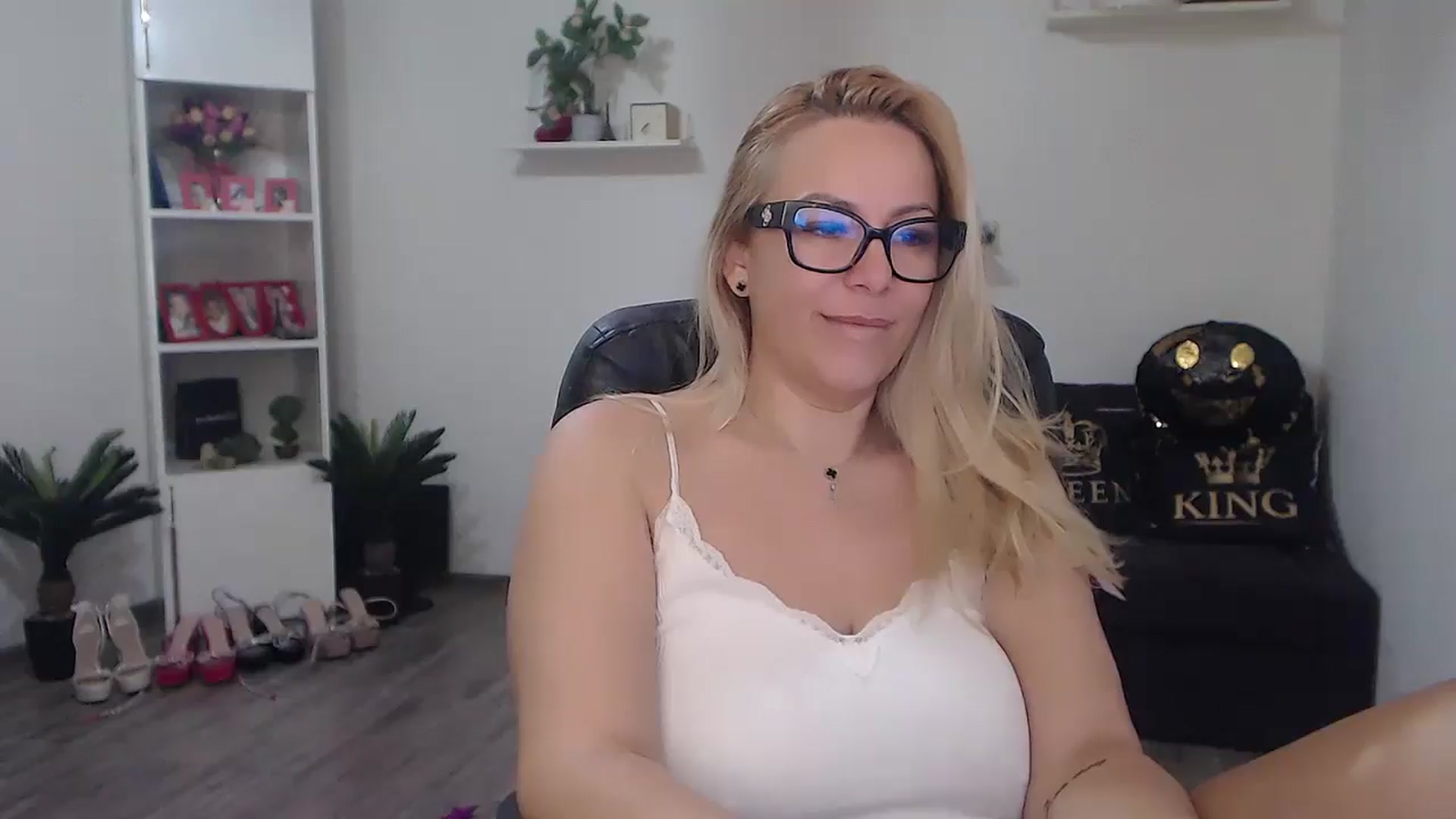 Gallery image thumbnail from A_baby_Boo's myfreecams stream on, 01/02/2026, 08:35 image 15 of 20