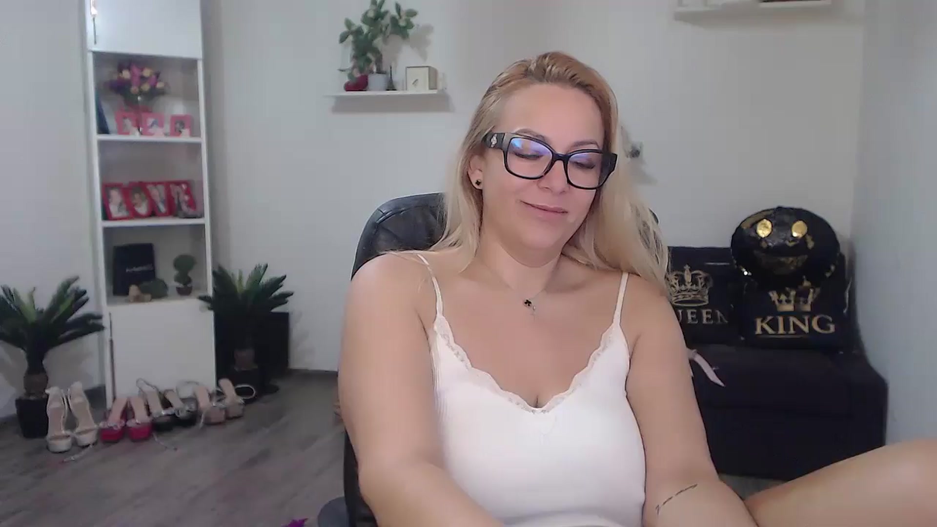 Gallery image thumbnail from A_baby_Boo's myfreecams stream on, 01/02/2026, 08:35 image 17 of 20