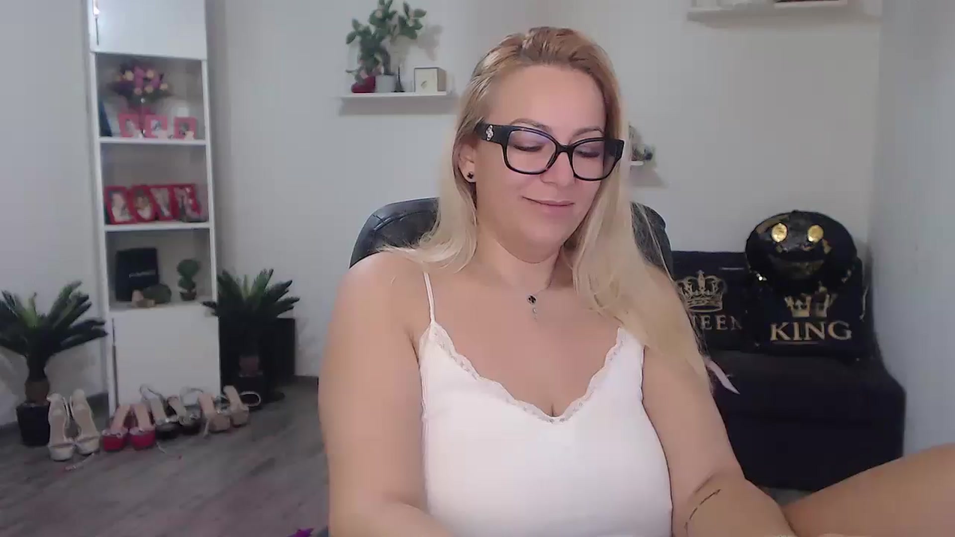 Gallery image thumbnail from A_baby_Boo's myfreecams stream on, 01/02/2026, 08:35 image 12 of 20