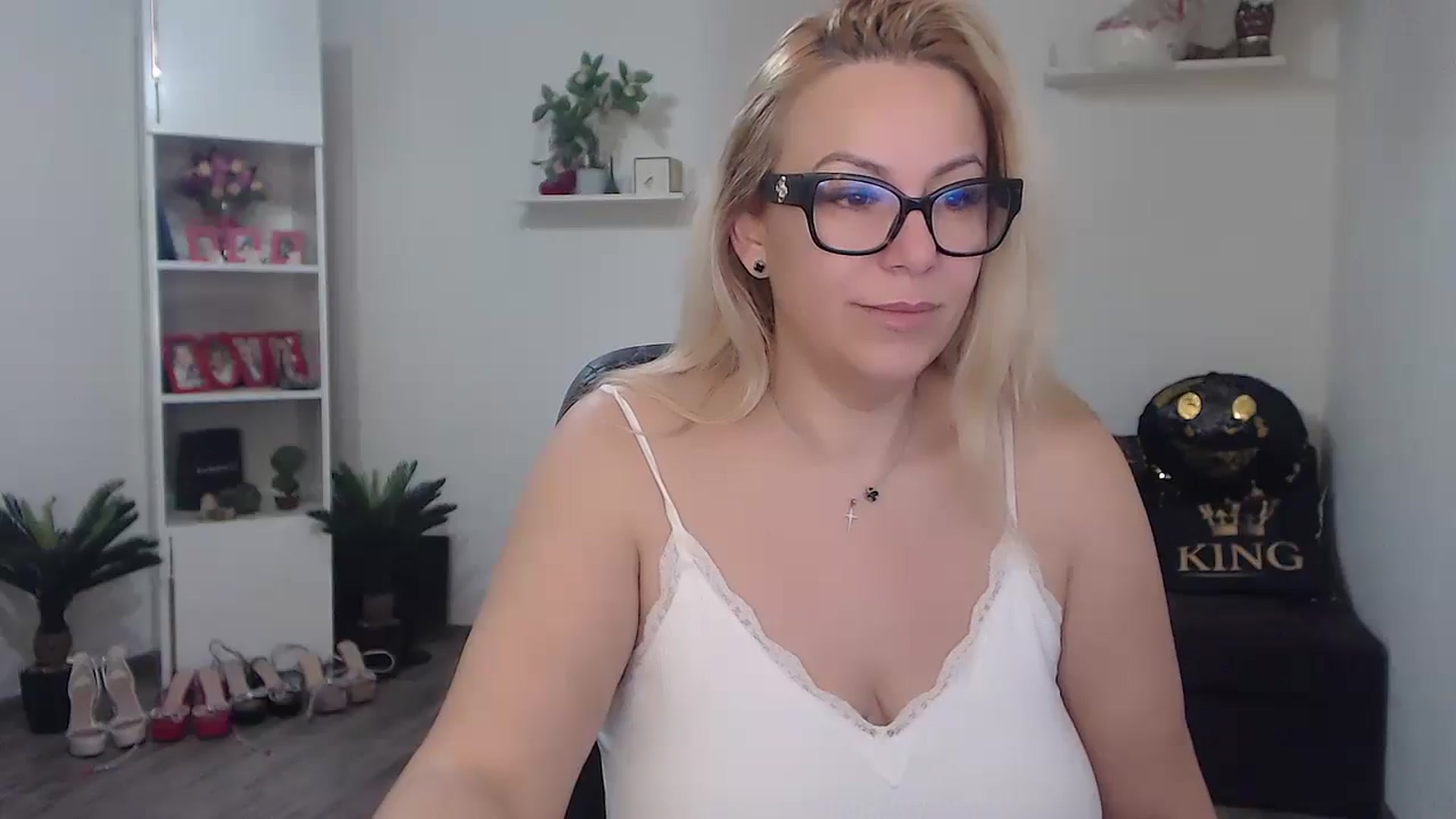 Gallery image thumbnail from A_baby_Boo's myfreecams stream on, 01/02/2026, 08:35 image 6 of 20