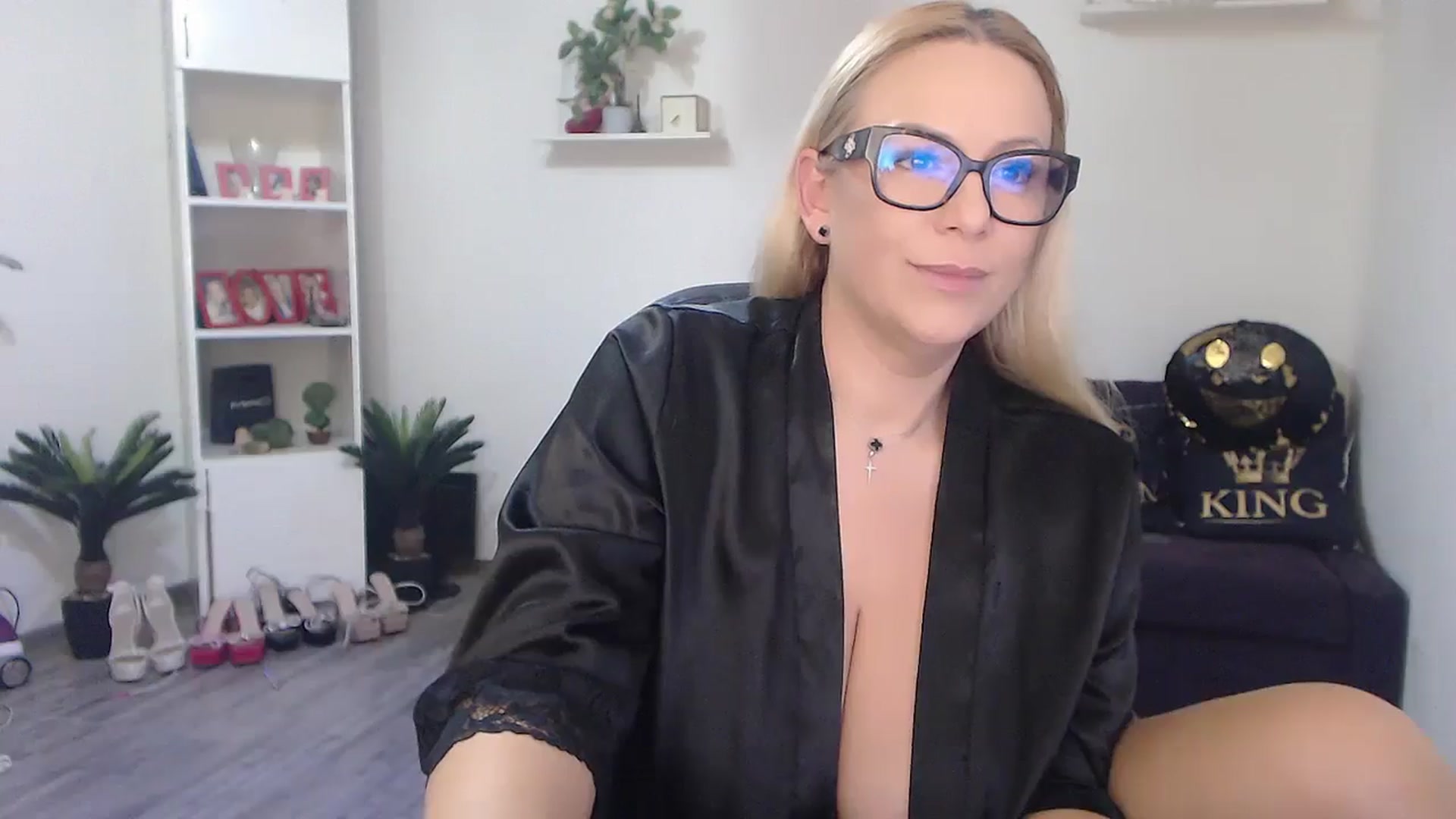 Gallery image thumbnail from A_baby_Boo's myfreecams stream on, 01/11/2026, 18:40 image 14 of 20