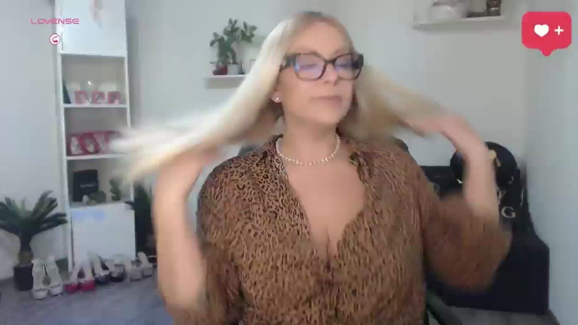 Gallery image thumbnail from A_baby_Boo's myfreecams stream on, 01/16/2026, 14:09 image 12 of 20