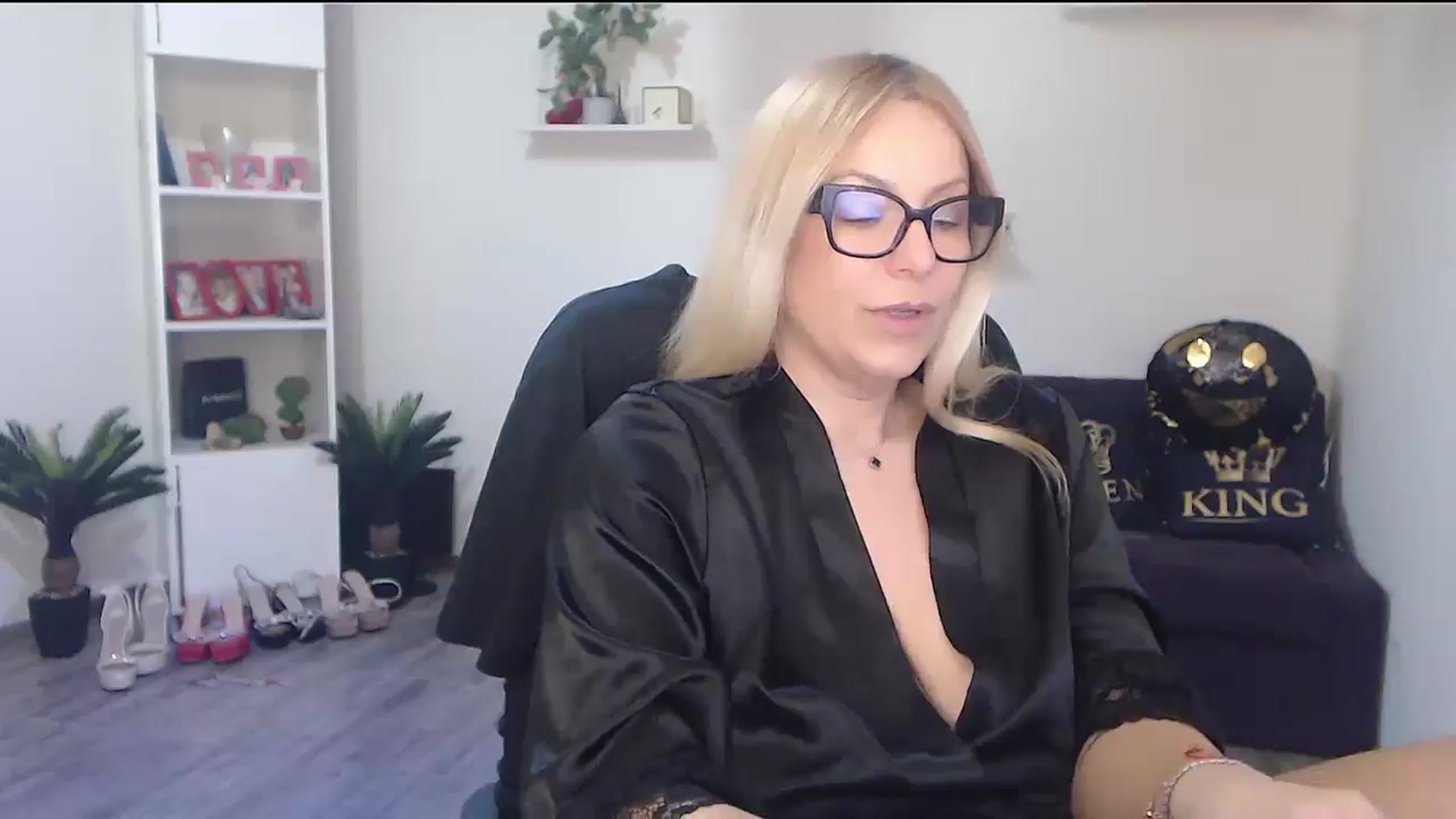 Gallery image thumbnail from A_baby_Boo's myfreecams stream on, 03/15/2026, 15:32 image 12 of 20