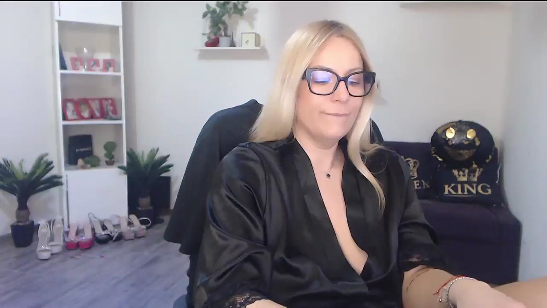Gallery image thumbnail from A_baby_Boo's myfreecams stream on, 03/15/2026, 15:32 image 13 of 20