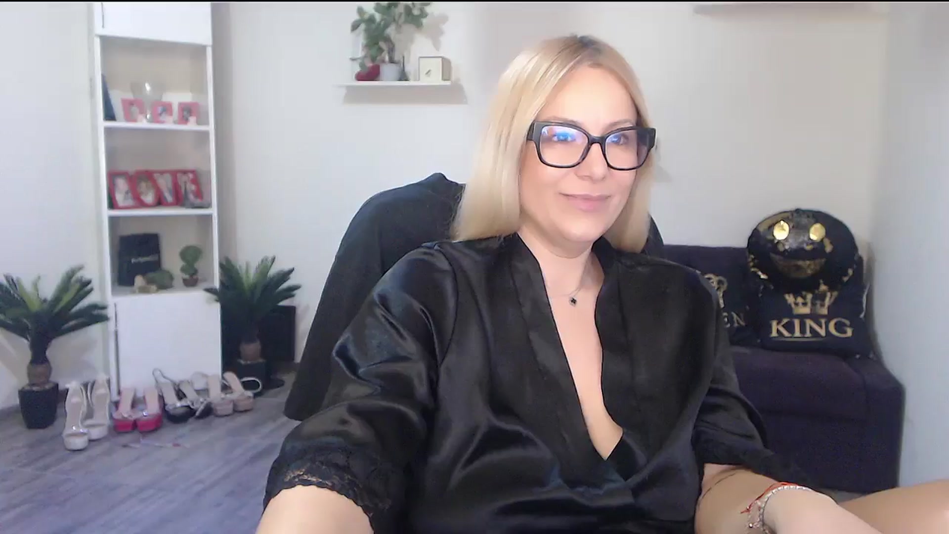 Gallery image thumbnail from A_baby_Boo's myfreecams stream on, 03/15/2026, 15:32 image 4 of 20