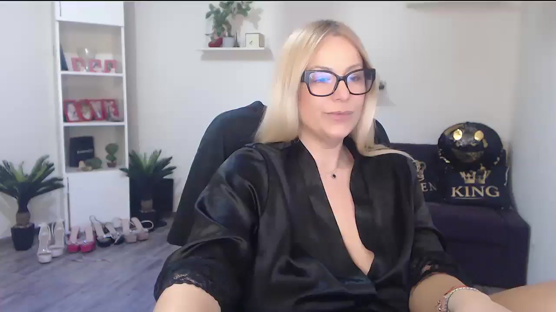 Gallery image thumbnail from A_baby_Boo's myfreecams stream on, 03/15/2026, 15:32 image 11 of 20