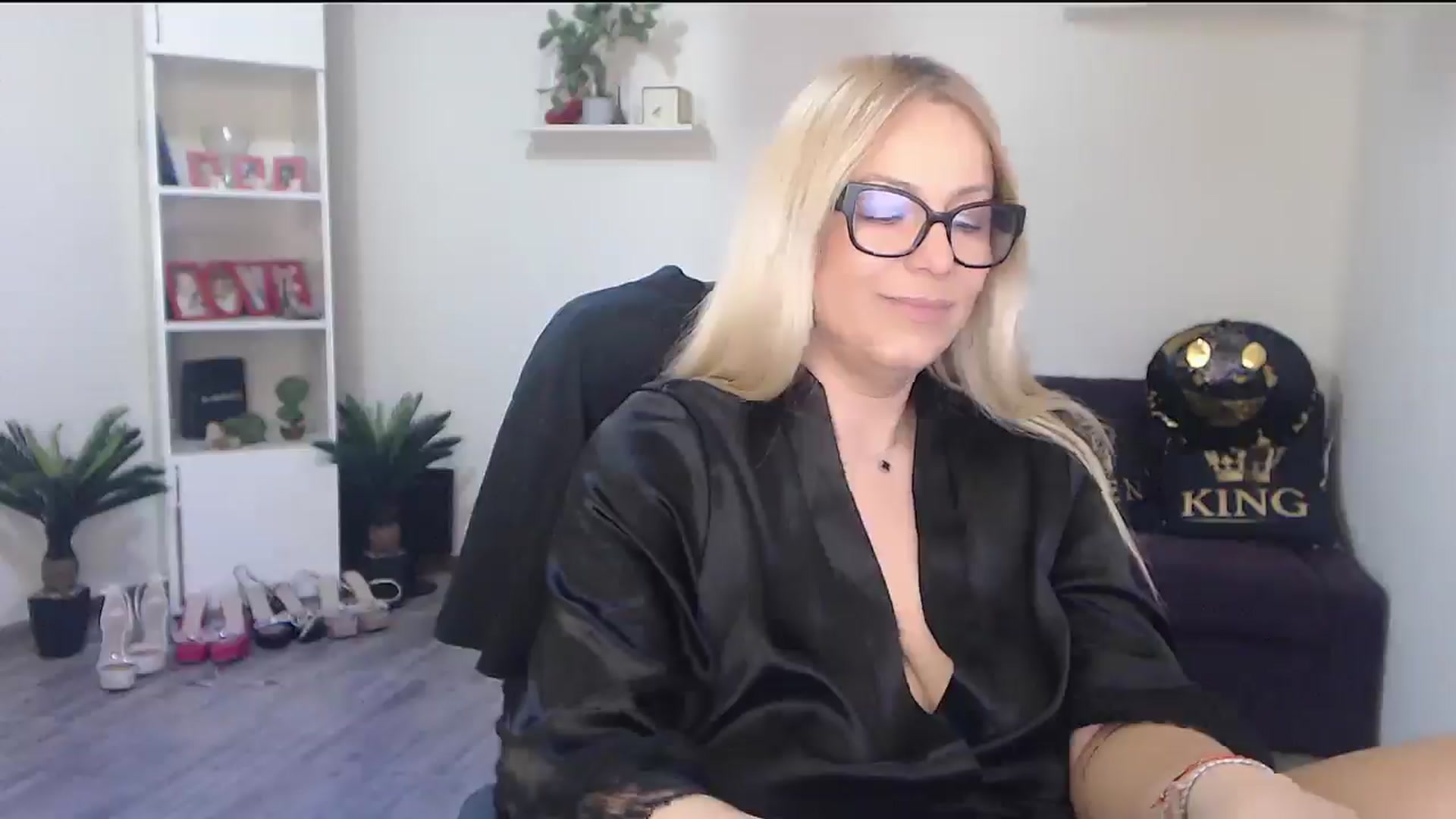 Gallery image thumbnail from A_baby_Boo's myfreecams stream on, 03/15/2026, 15:32 image 2 of 20