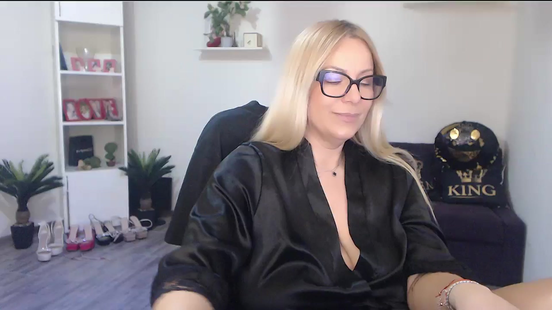 Gallery image thumbnail from A_baby_Boo's myfreecams stream on, 03/15/2026, 15:32 image 1 of 20