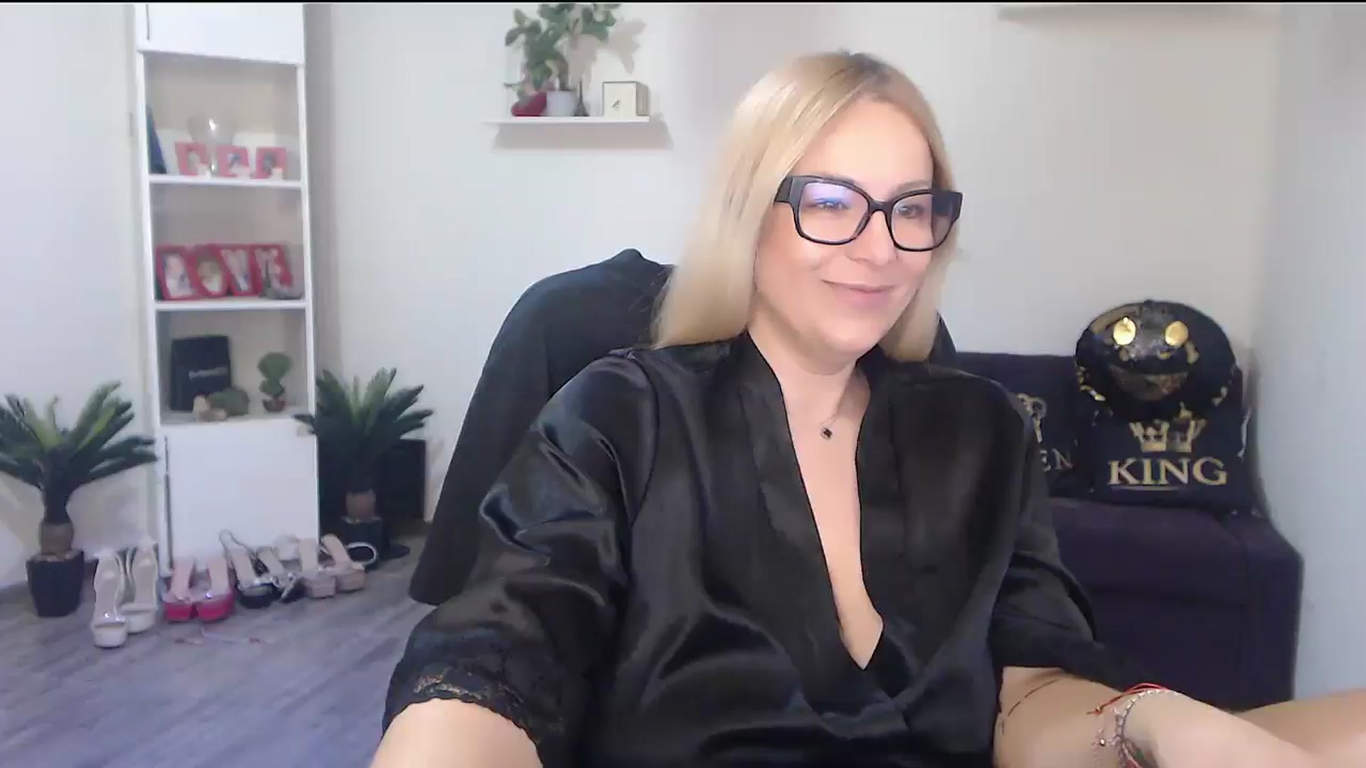 Gallery image thumbnail from A_baby_Boo's myfreecams stream on, 03/15/2026, 15:32 image 3 of 20
