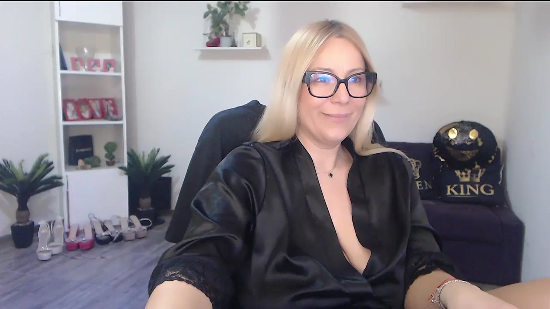 Gallery image thumbnail from A_baby_Boo's myfreecams stream on, 03/15/2026, 15:32 image 10 of 20