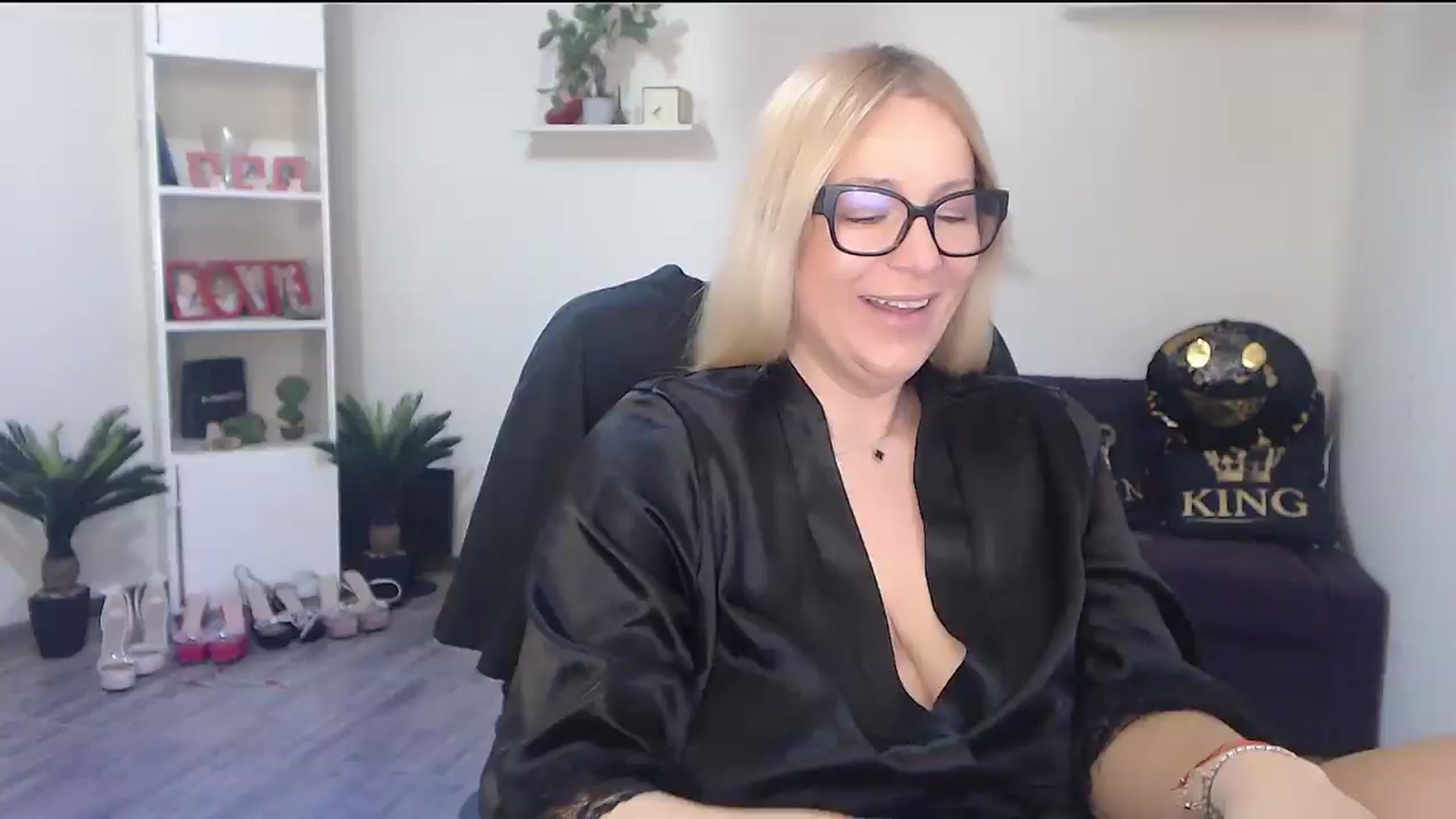 Gallery image thumbnail from A_baby_Boo's myfreecams stream on, 03/15/2026, 15:32 image 5 of 20