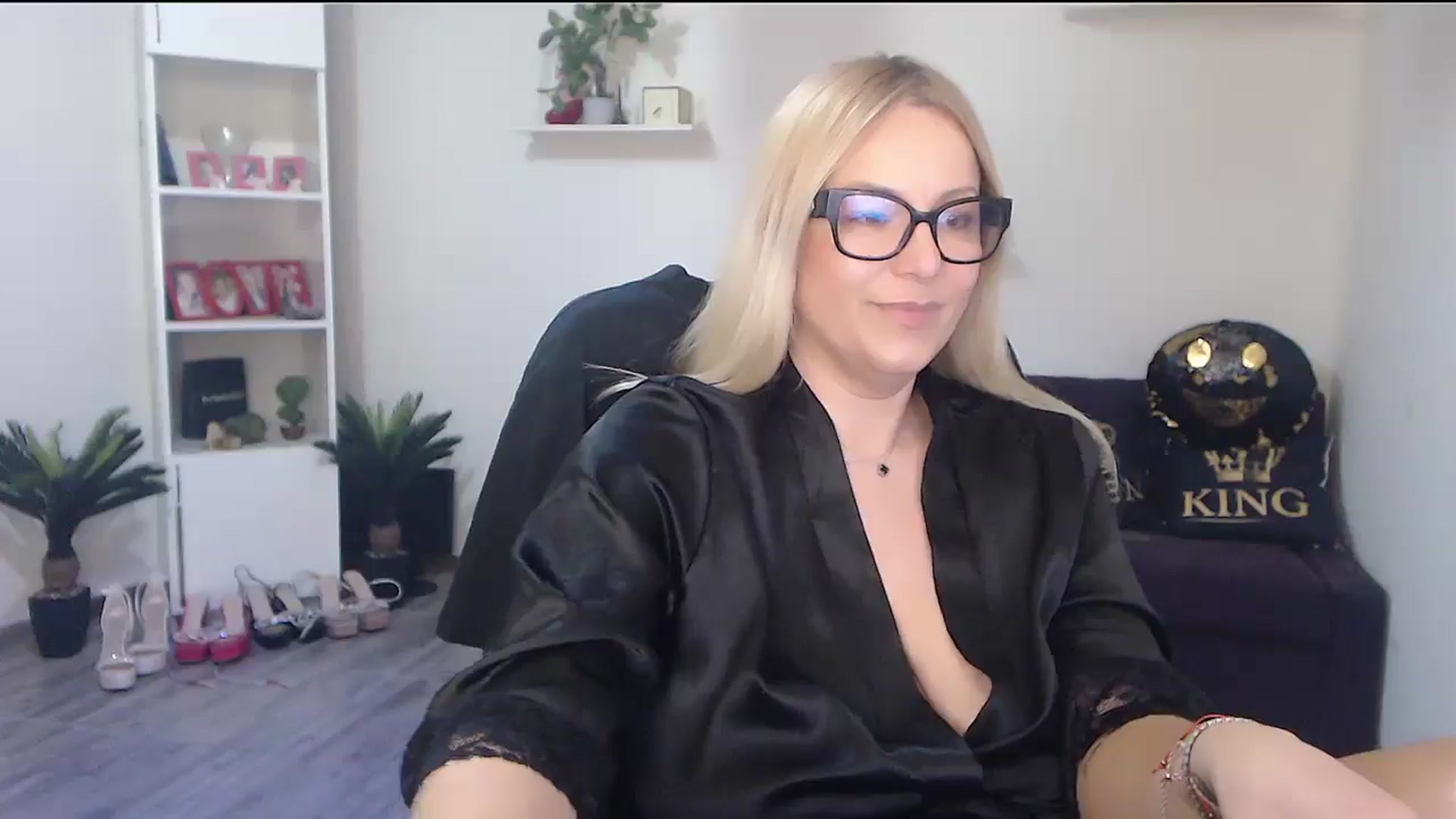 Gallery image thumbnail from A_baby_Boo's myfreecams stream on, 03/15/2026, 15:32 image 17 of 20