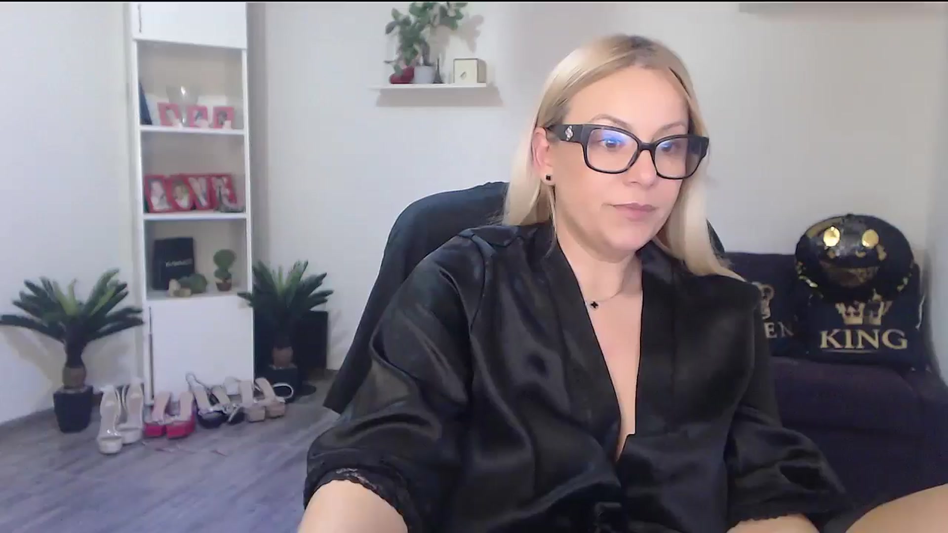 Gallery image thumbnail from A_baby_Boo's myfreecams stream on, 03/15/2026, 19:11 image 2 of 20