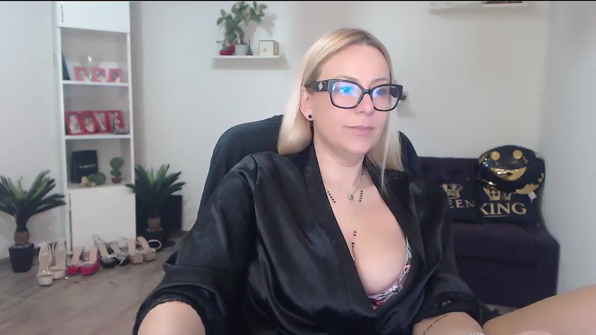 Gallery image thumbnail from A_baby_Boo's myfreecams stream on, 03/17/2026, 17:59 image 16 of 20
