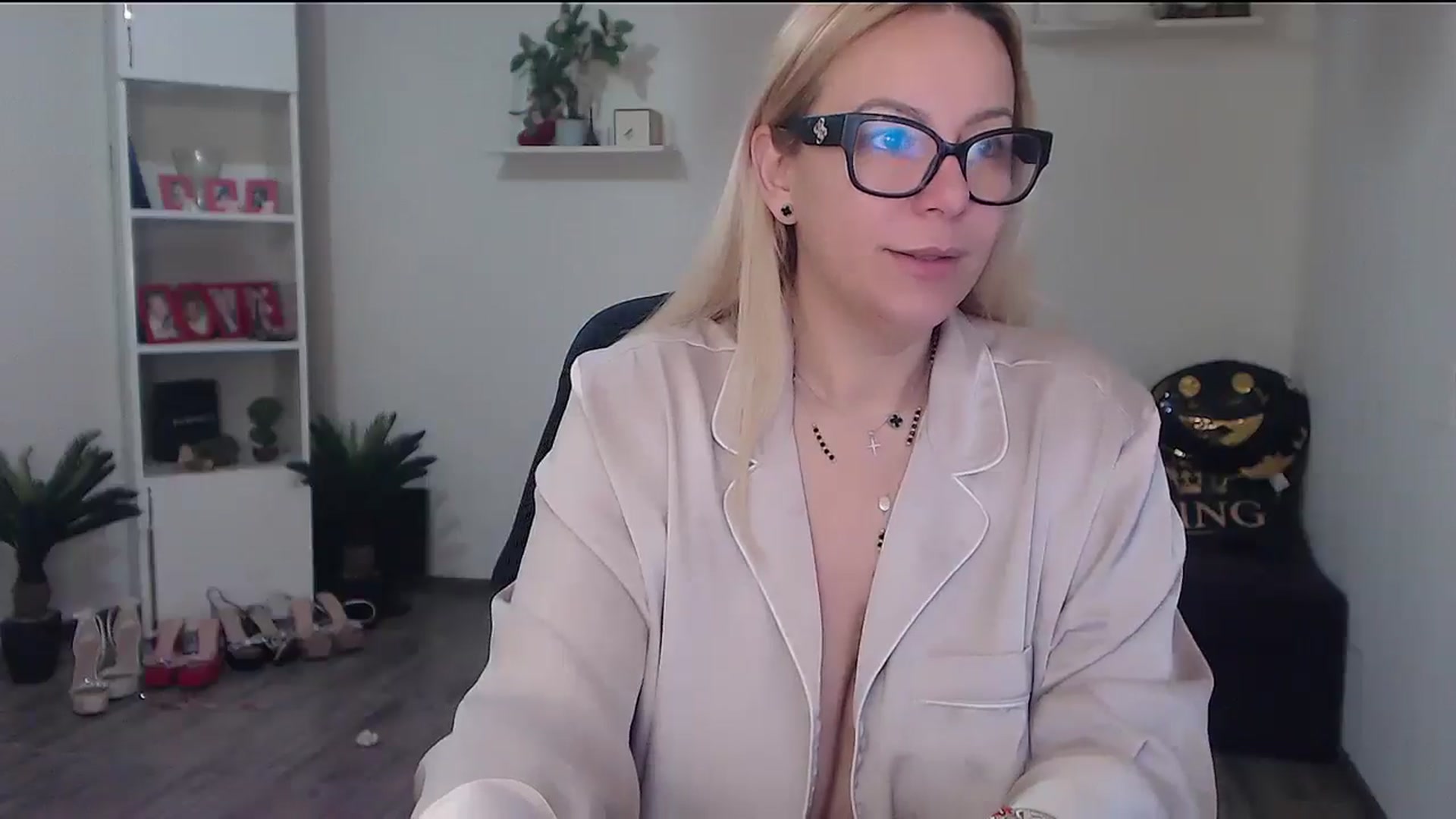 Gallery image thumbnail from A_baby_Boo's myfreecams stream on, 03/19/2026, 07:28 image 17 of 20