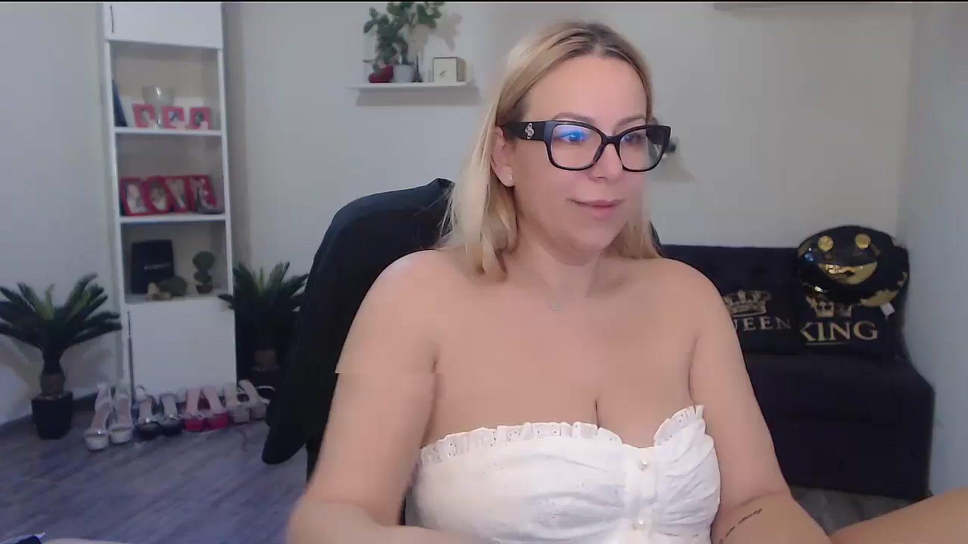 Gallery image thumbnail from A_baby_Boo's myfreecams stream on, 03/27/2026, 06:37 image 1 of 20