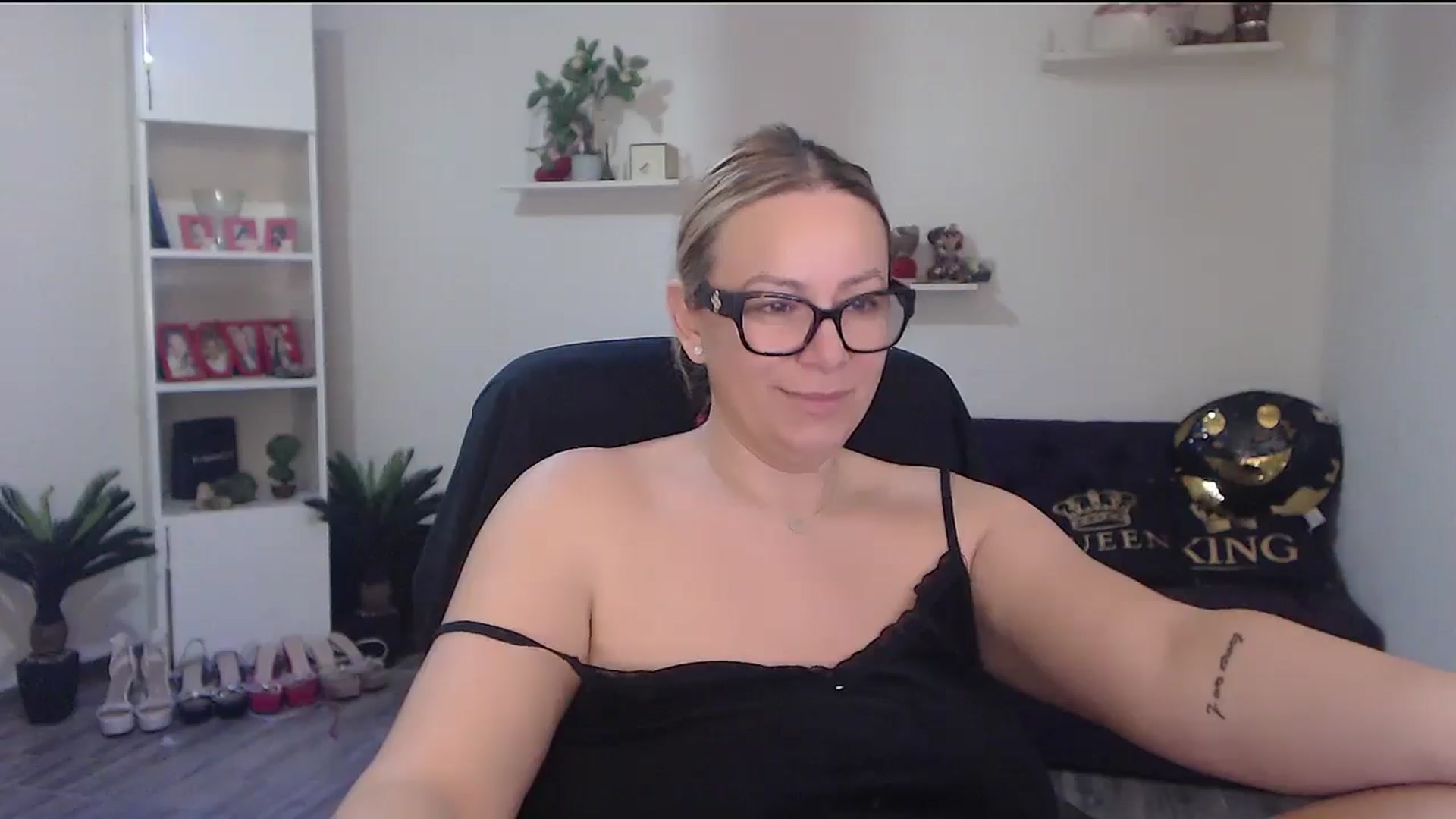 Gallery image thumbnail from A_baby_Boo's myfreecams stream on, 03/30/2026, 07:13 image 8 of 20