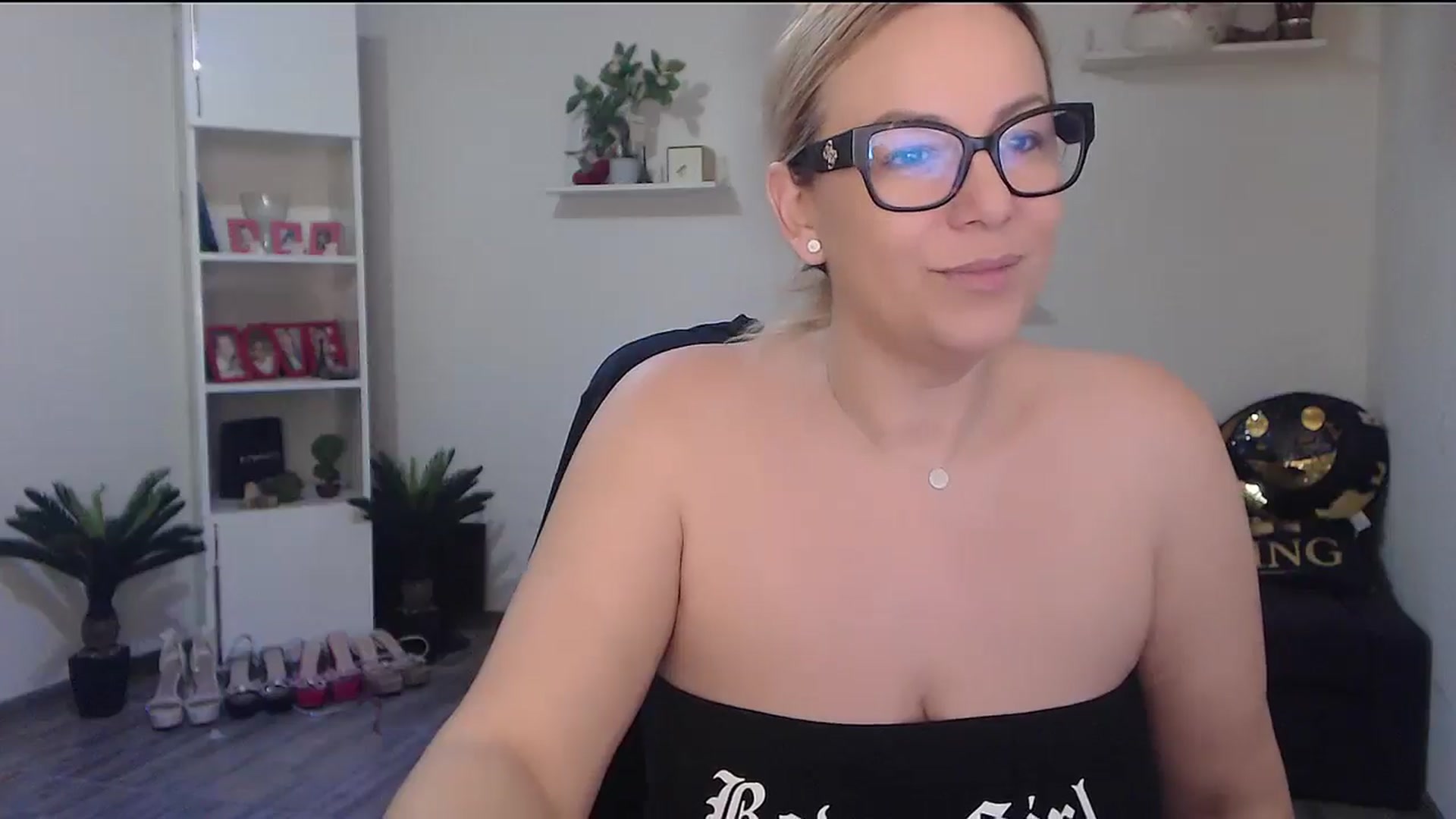 Gallery image thumbnail from A_baby_Boo's myfreecams stream on, 03/31/2026, 05:54 image 8 of 20