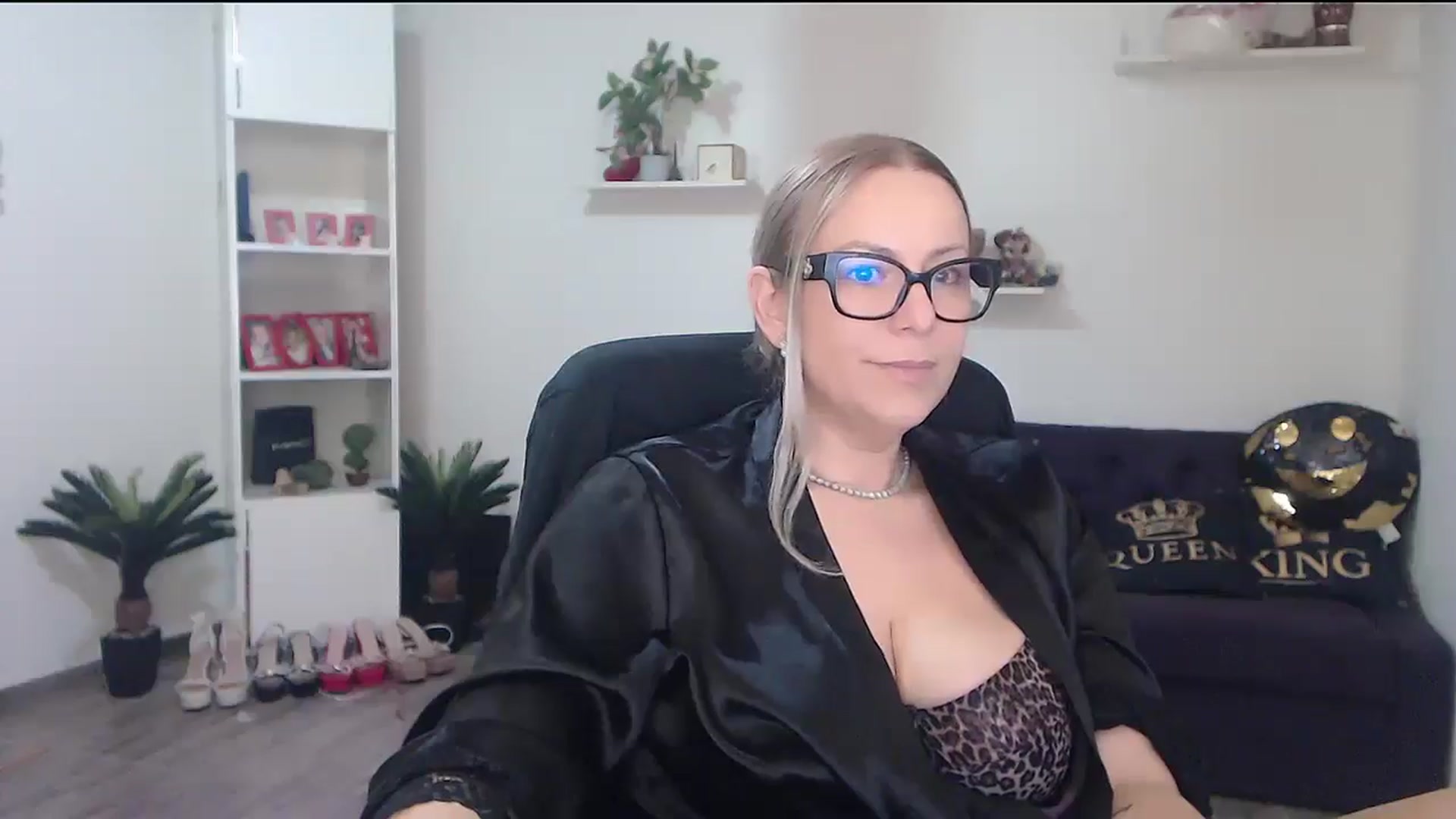 Gallery image thumbnail from A_baby_Boo's myfreecams stream on, 04/07/2026, 19:23 image 18 of 20