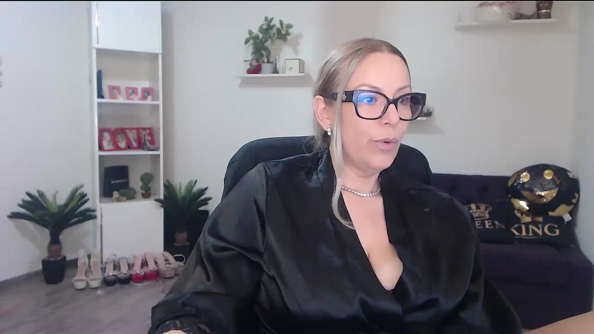 Gallery image thumbnail from A_baby_Boo's myfreecams stream on, 04/07/2026, 19:23 image 3 of 20