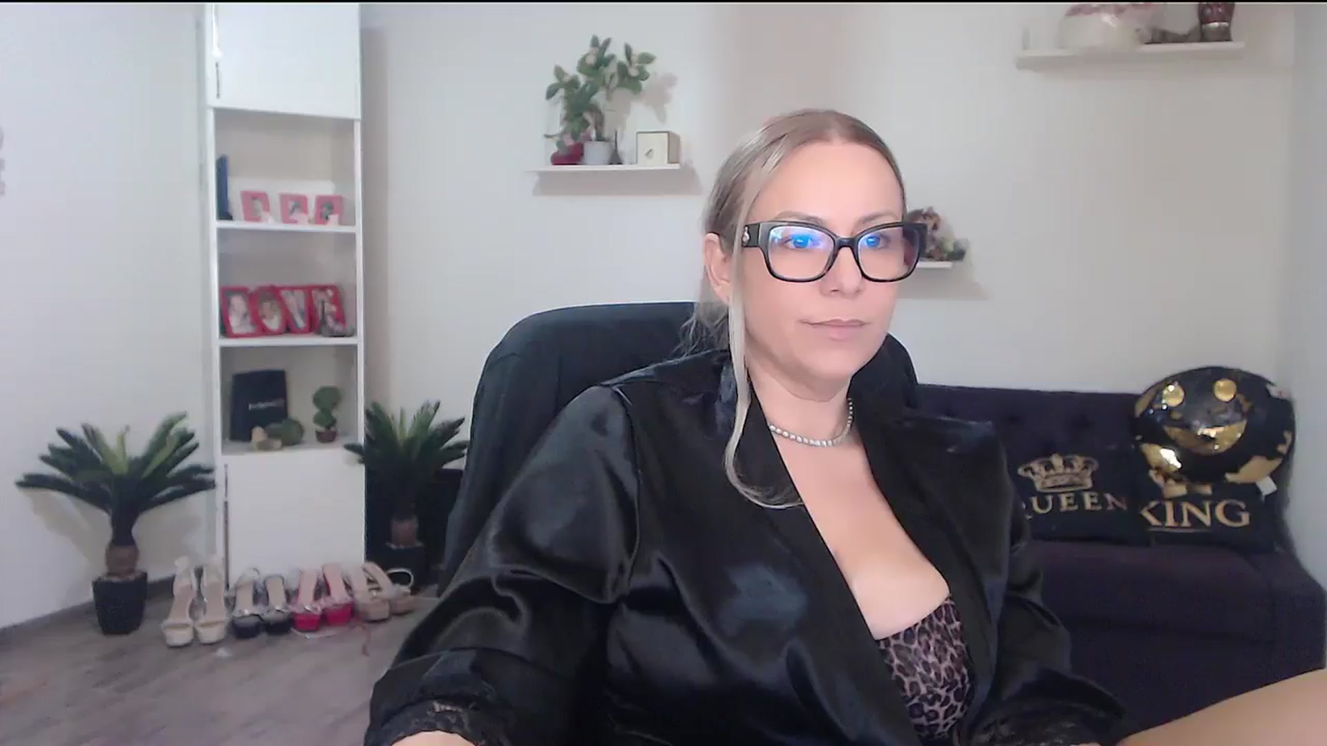 Gallery image thumbnail from A_baby_Boo's myfreecams stream on, 04/07/2026, 19:23 image 9 of 20