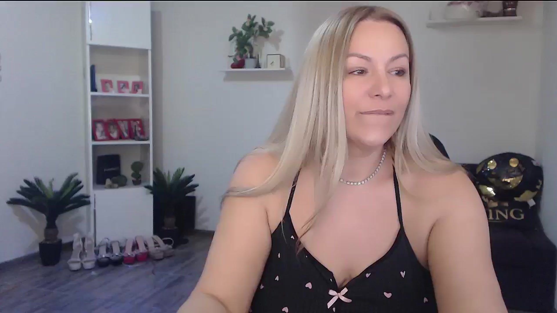 Gallery image thumbnail from A_baby_Boo's myfreecams stream on, 04/08/2026, 18:54 image 7 of 20