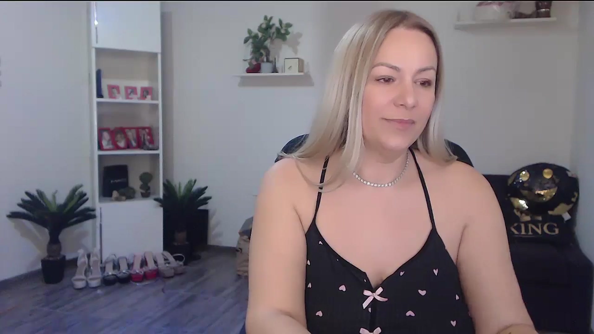 Gallery image thumbnail from A_baby_Boo's myfreecams stream on, 04/08/2026, 18:54 image 9 of 20