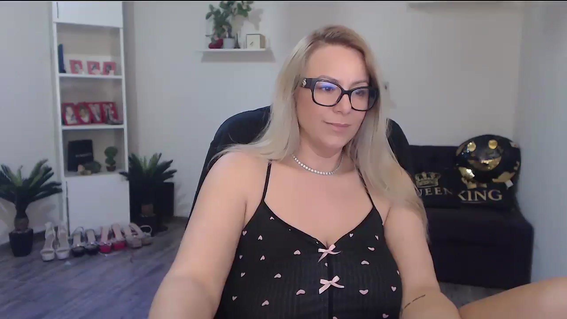 Gallery image thumbnail from A_baby_Boo's myfreecams stream on, 04/08/2026, 20:16 image 19 of 20