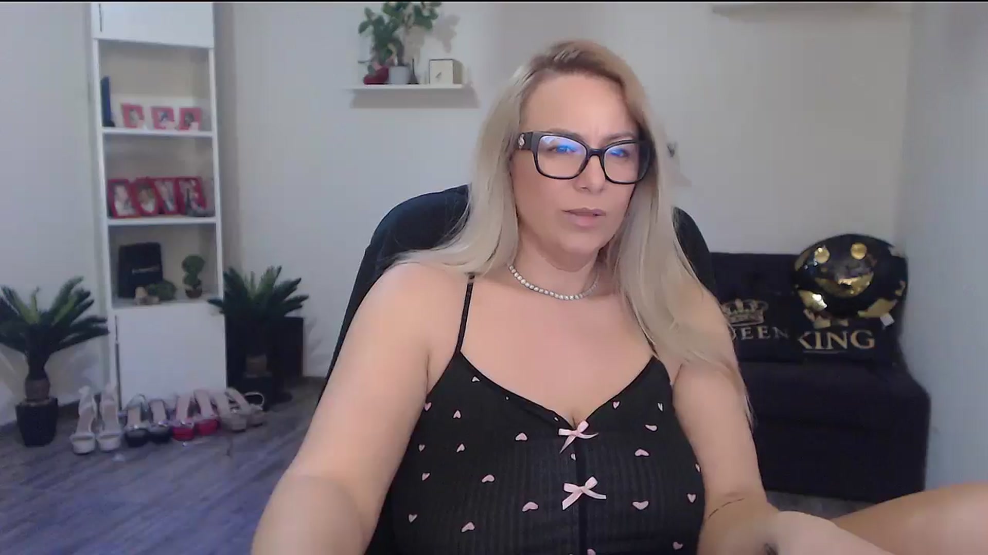 Gallery image thumbnail from A_baby_Boo's myfreecams stream on, 04/08/2026, 20:16 image 18 of 20