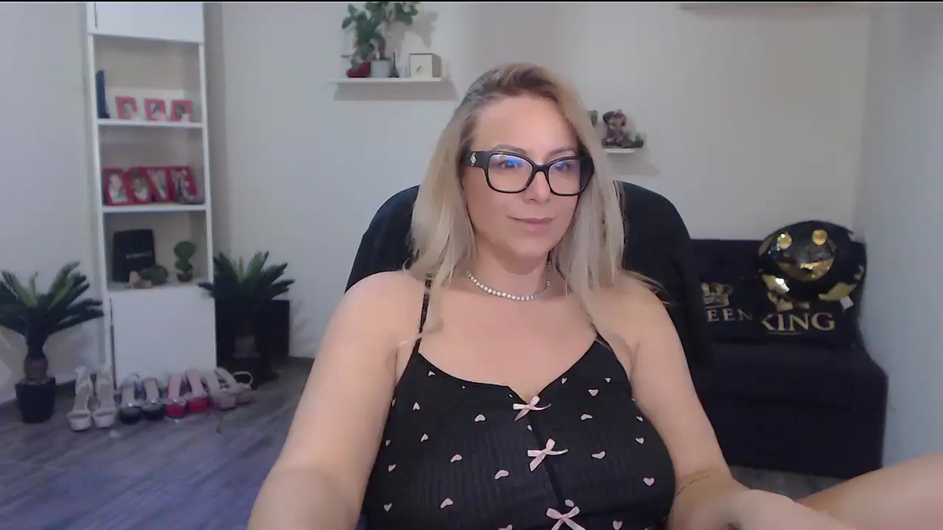 Gallery image thumbnail from A_baby_Boo's myfreecams stream on, 04/08/2026, 20:16 image 12 of 20