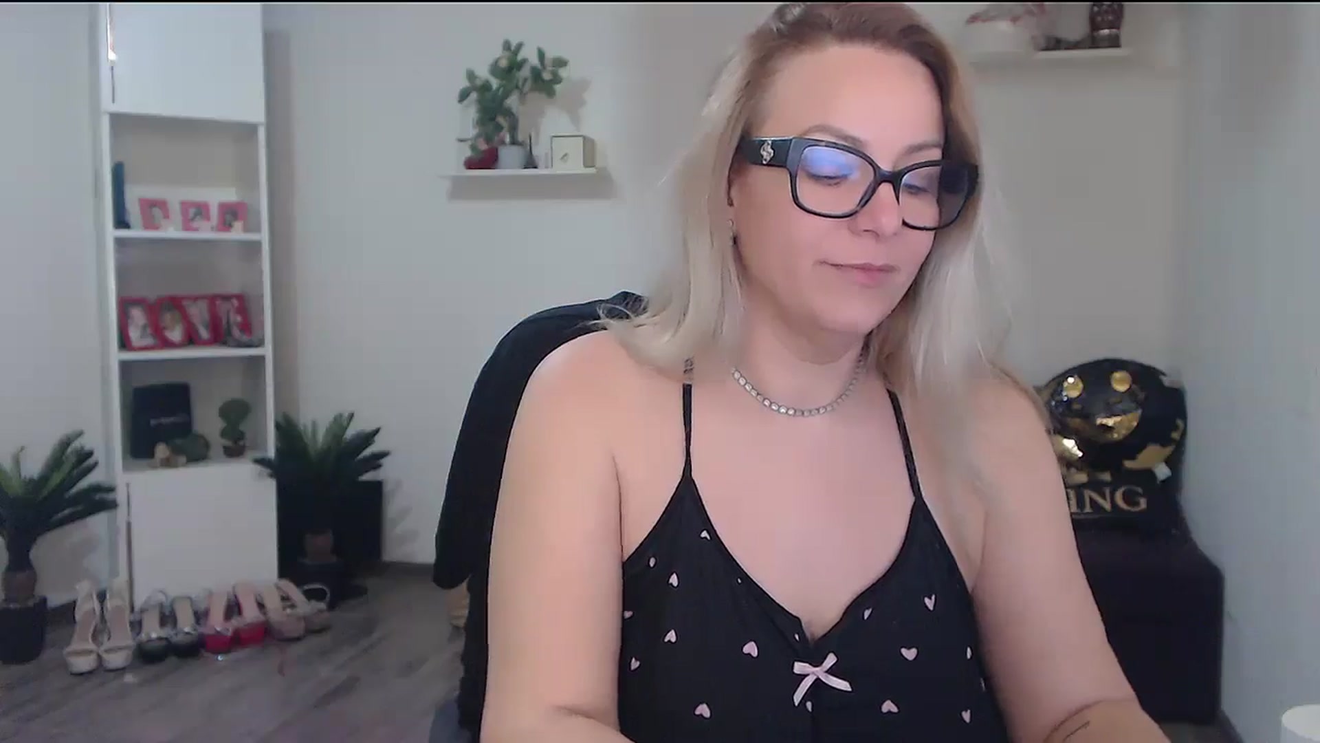 Gallery image thumbnail from A_baby_Boo's myfreecams stream on, 04/09/2026, 05:58 image 16 of 20