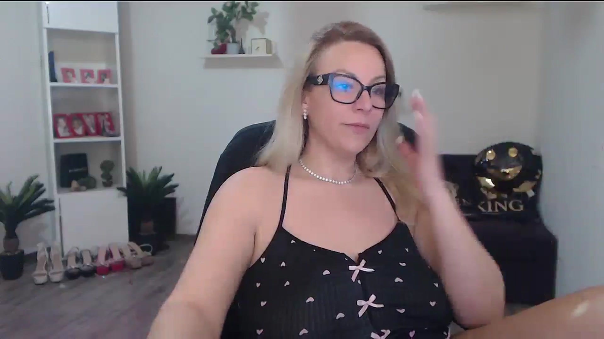 Gallery image thumbnail from A_baby_Boo's myfreecams stream on, 04/09/2026, 05:58 image 9 of 20