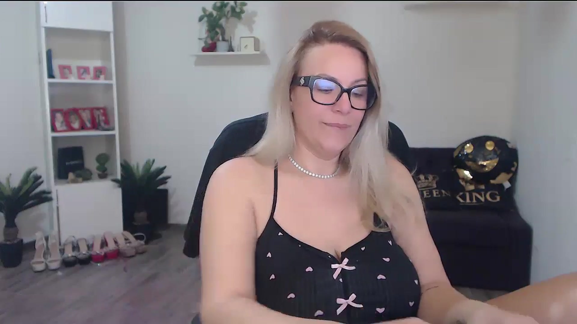 Gallery image thumbnail from A_baby_Boo's myfreecams stream on, 04/09/2026, 05:58 image 2 of 20