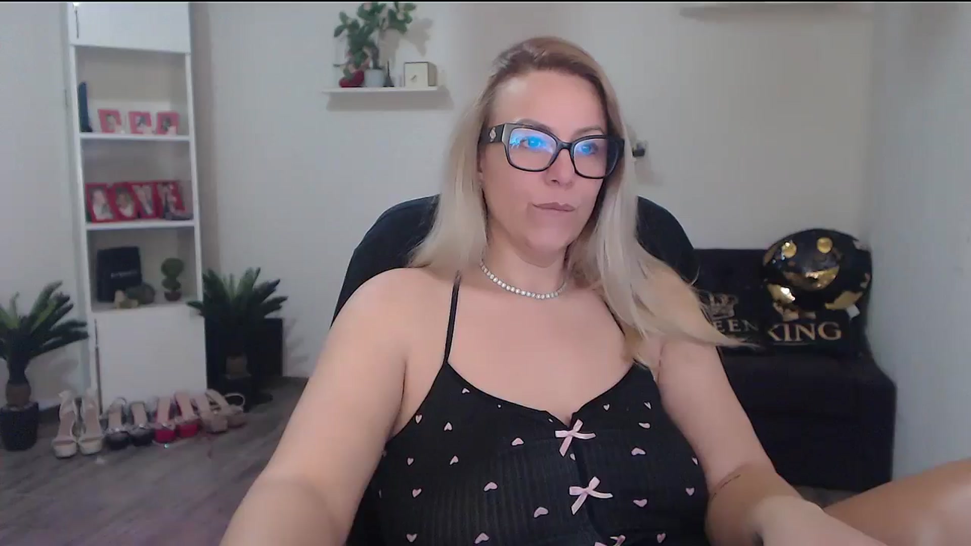 Gallery image thumbnail from A_baby_Boo's myfreecams stream on, 04/09/2026, 05:58 image 7 of 20