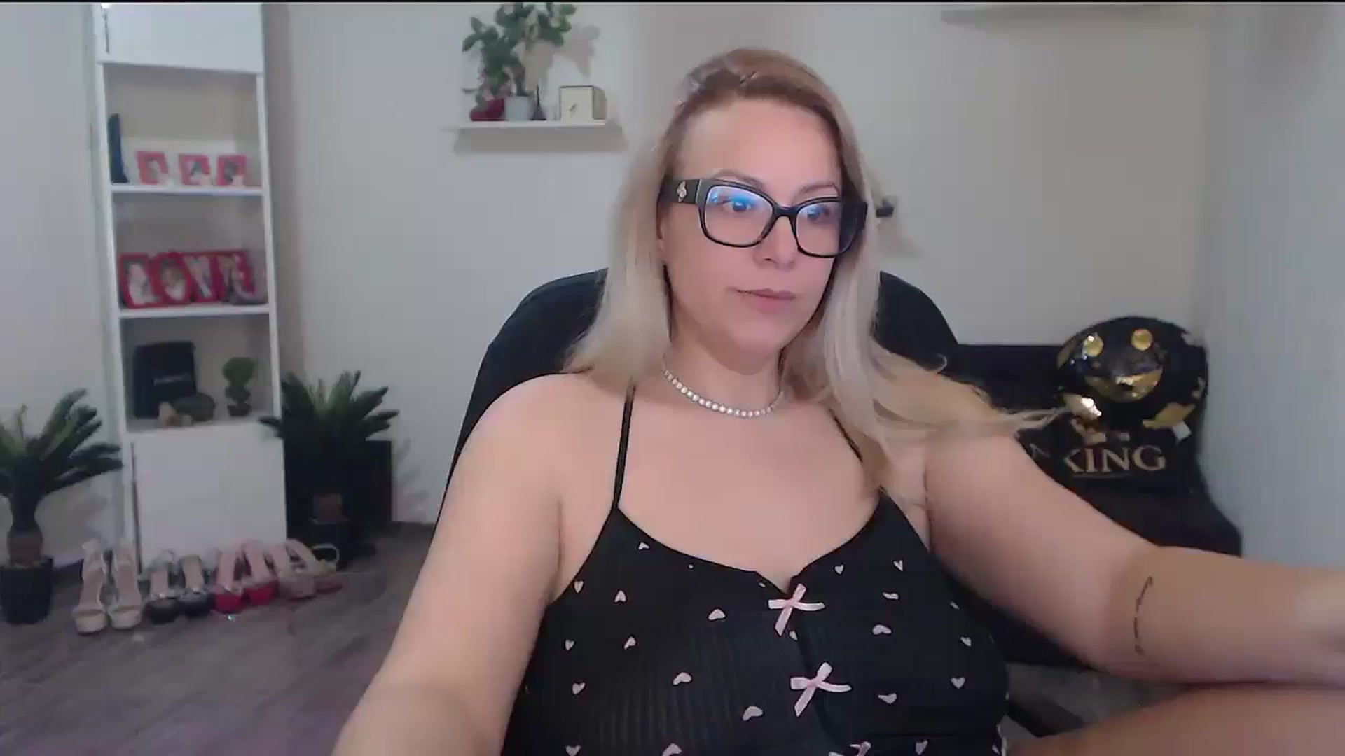 Gallery image thumbnail from A_baby_Boo's myfreecams stream on, 04/09/2026, 05:58 image 6 of 20