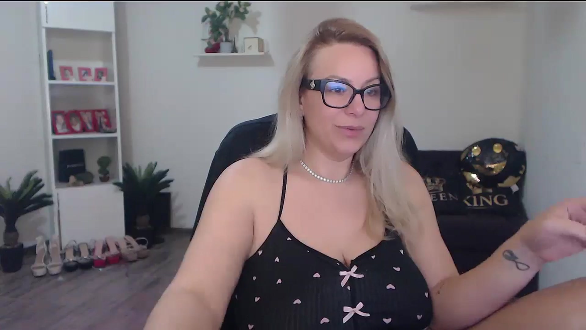 Gallery image thumbnail from A_baby_Boo's myfreecams stream on, 04/09/2026, 05:58 image 3 of 20
