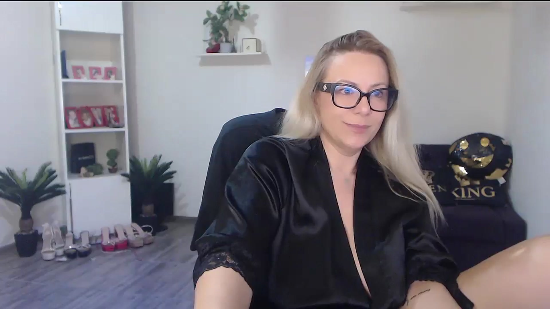 Gallery image thumbnail from A_baby_Boo's myfreecams stream on, 04/14/2026, 20:11 image 11 of 20