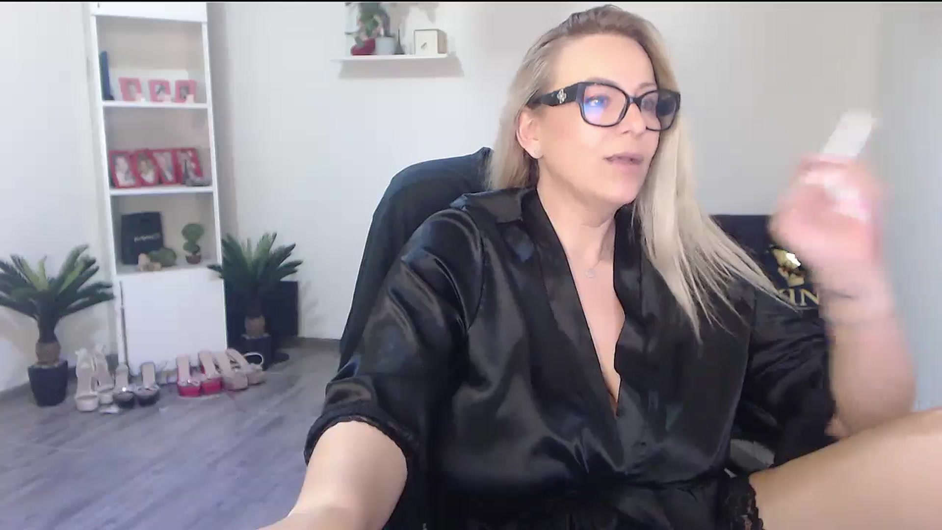 Gallery image thumbnail from A_baby_Boo's myfreecams stream on, 04/14/2026, 20:11 image 18 of 20