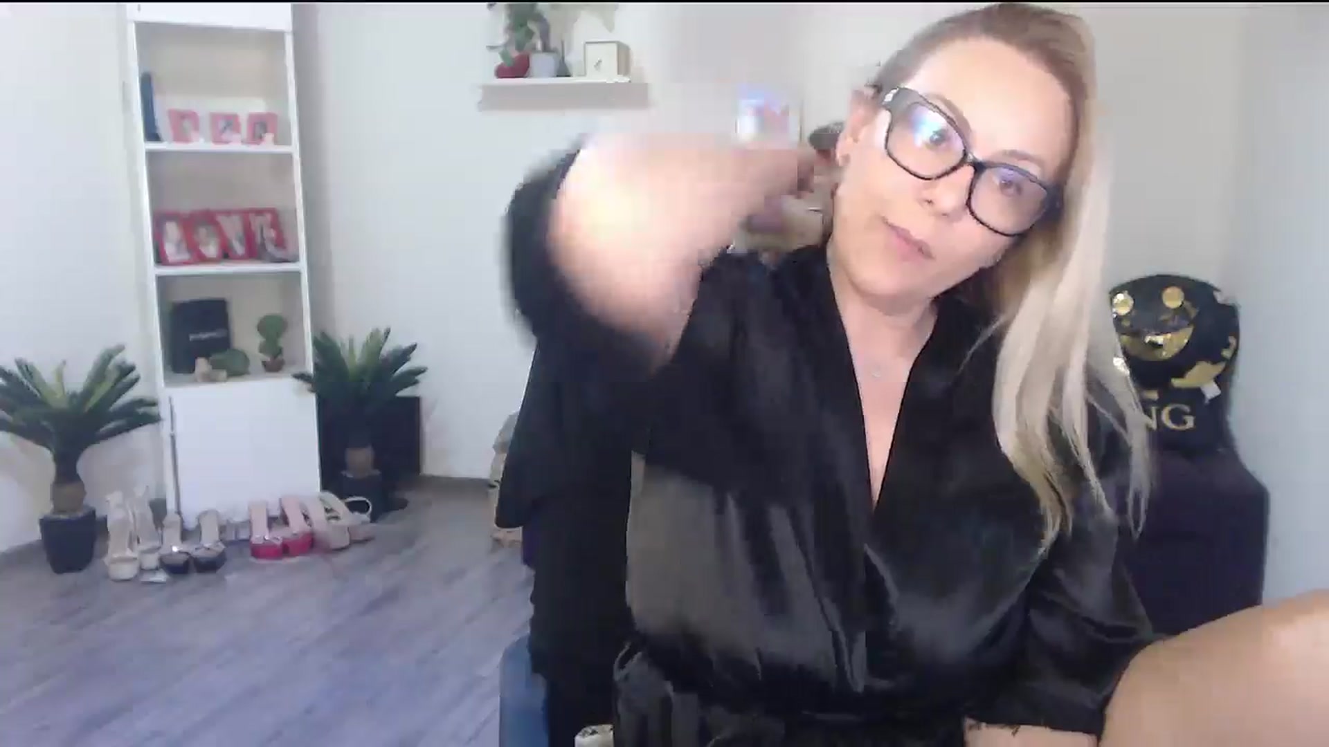 Gallery image thumbnail from A_baby_Boo's myfreecams stream on, 04/14/2026, 20:11 image 17 of 20